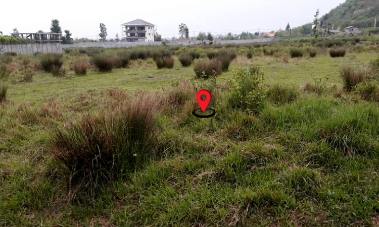 زمین با چشم انداز کوه