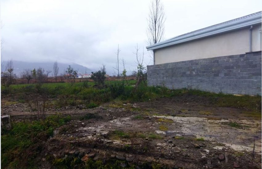 زمین با چشم انداز کوه