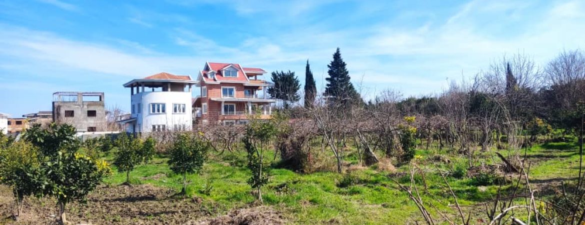 زمین با چشم انداز کوه 620 متری چالکرود