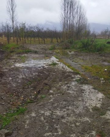 زمین با چشم انداز کوه