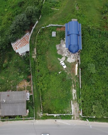 زمین با چشم انداز کوه